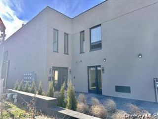  1 BR,  1.00 BTH &nbsp;Other style home in Valley Stream