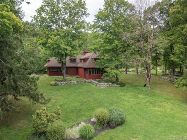  3 BR,  3.00 BTH &nbsp;Contemporary style home in Wallkill