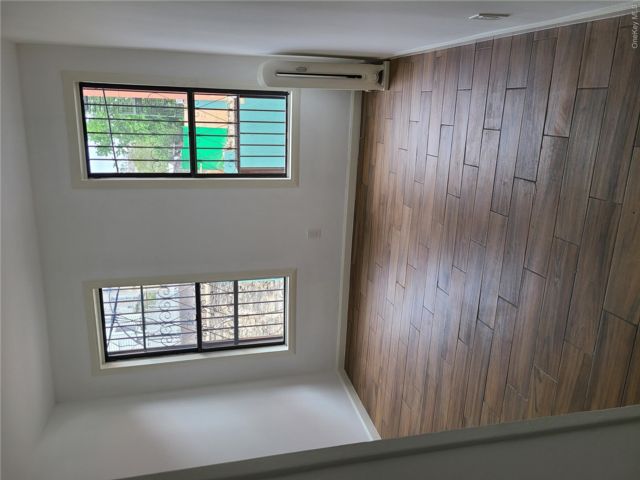 [PHOTO]