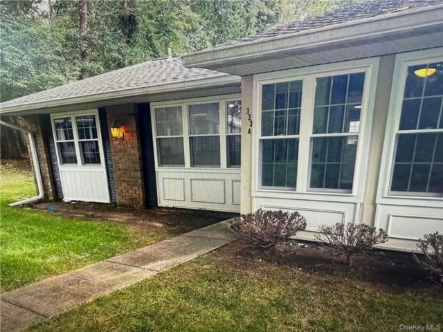  2 BR,  1.00 BTH &nbsp;Ranch style home in Ridge