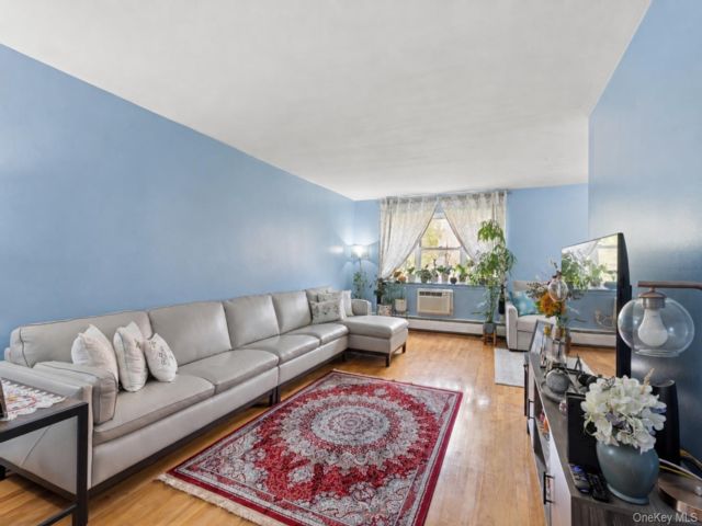 1 BR,  1.00 BTH &nbsp;Mid rise style home in Corona