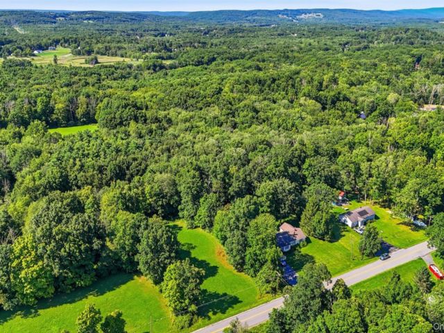 Lot <b>Size:</b>  &nbsp;House style home in Middletown