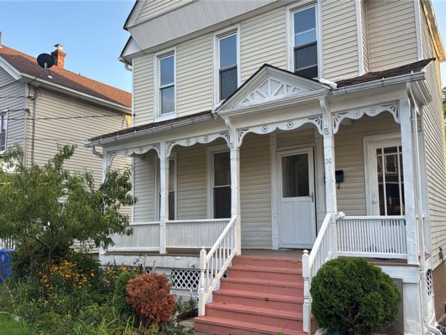  3 BR,  2.00 BTH &nbsp;Colonial style home in Middletown