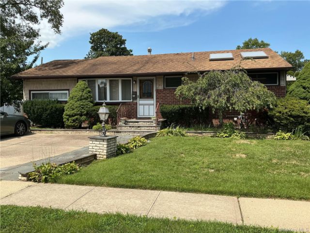 [Plainview Real Estate, listing number 7324850]