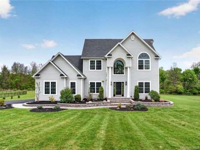  4 BR,  4.00 BTH &nbsp;Colonial style home in Walden