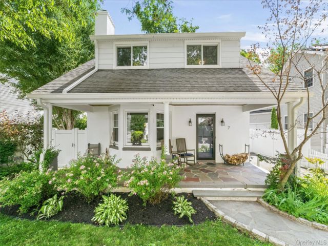  3 BR,  1.00 BTH &nbsp;Colonial style home in Ossining