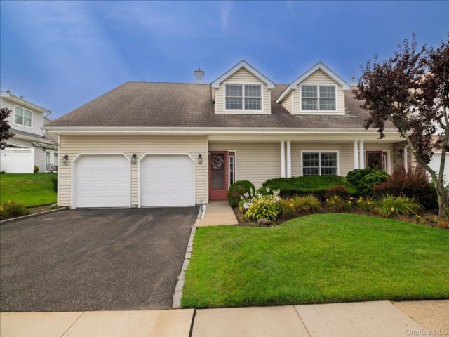 3 BR,  3.00 BTH &nbsp;Condo style home in Port Washington