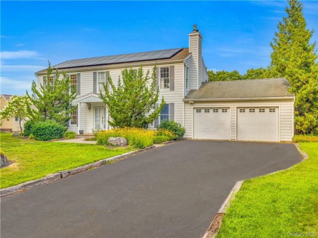  4 BR,  3.00 BTH &nbsp;Colonial style home in Jamesport