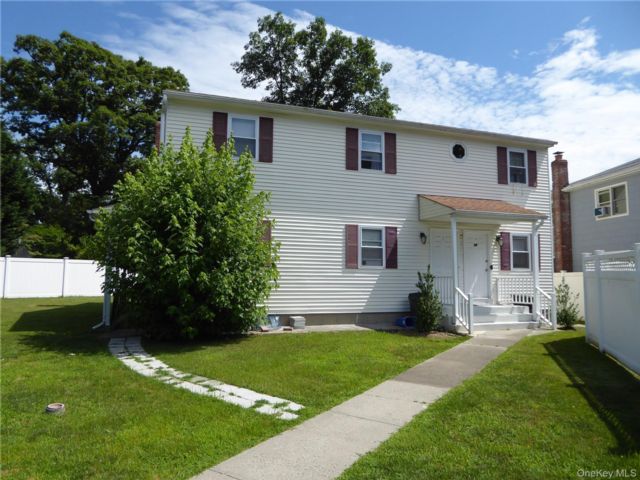  3 BR,  1.00 BTH &nbsp;Full floor apar style home in Glen Cove
