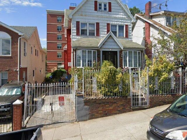  7 BR,  3.00 BTH &nbsp;Victorian style home in Briarwood