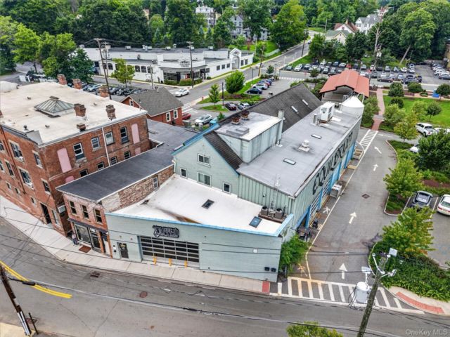 Studio,  0.00 BTH &nbsp;Commercial style home in Middletown
