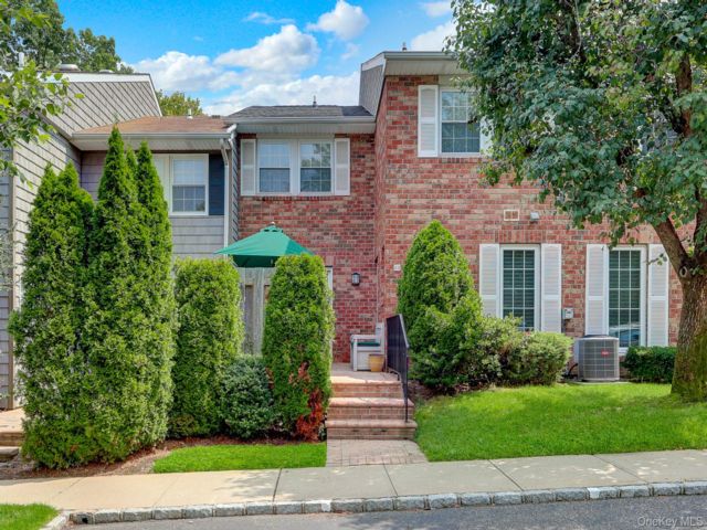  3 BR,  3.00 BTH &nbsp;Condo style home in Woodbury