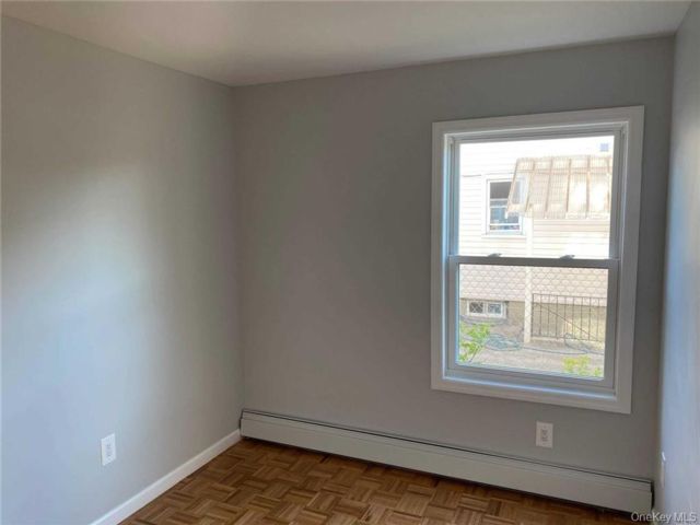  6 BR,  3.00 BTH &nbsp;Exp cape style home in Hempstead