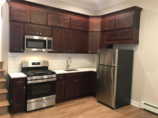 [PHOTO]