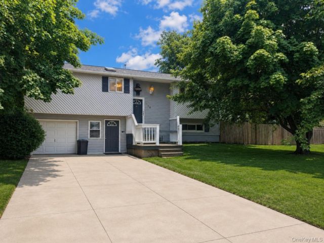 [Selden Real Estate, listing number 7325075]
