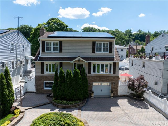  5 BR,  3.00 BTH &nbsp;Other style home in Yonkers