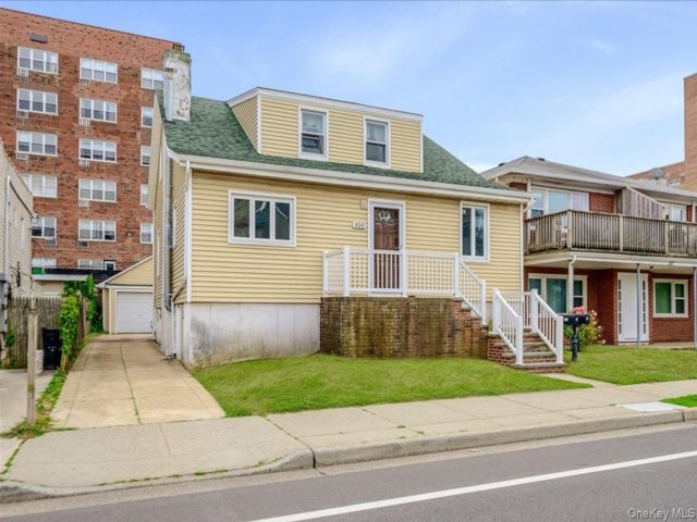  5 BR,  2.00 BTH &nbsp;Other style home in Long Beach