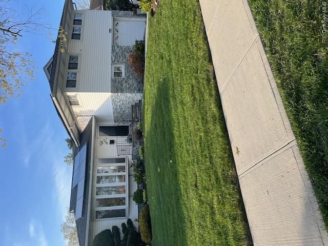 4 BR,  4.00 BTH &nbsp;Split level style home in Uniondale