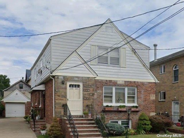  2 BR,  1.00 BTH &nbsp;Colonial style home in Flushing