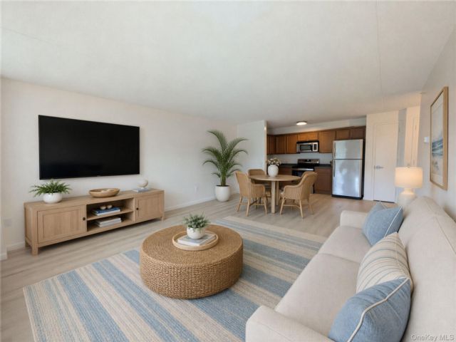  2 BR,  1.00 BTH &nbsp;Contemporary style home in Rockaway Beach
