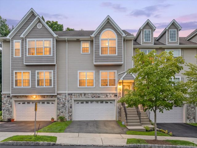  3 BR,  3.00 BTH &nbsp;Condo style home in Monroe