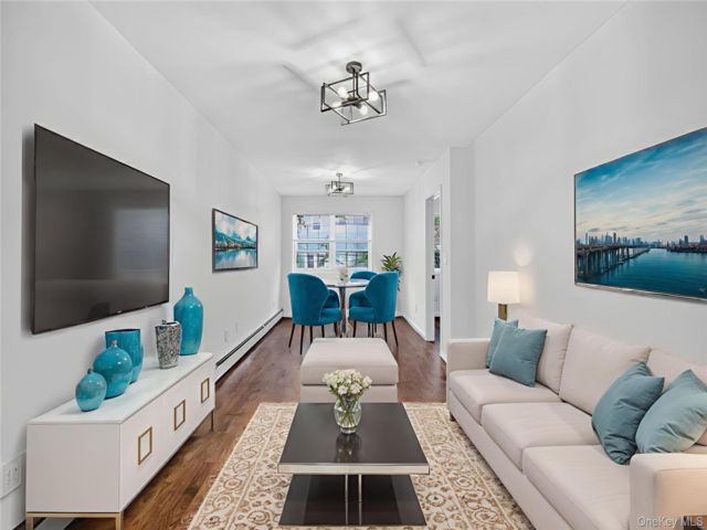  3 BR,  2.00 BTH &nbsp;Hi ranch style home in Morrisania