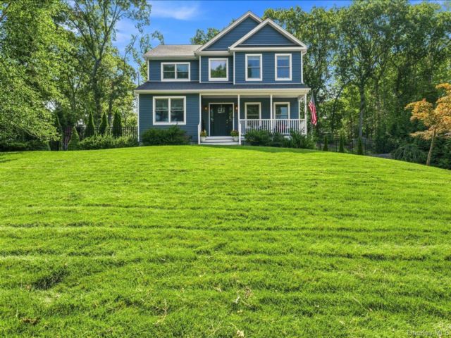  4 BR,  3.00 BTH &nbsp;Colonial style home in Wading River