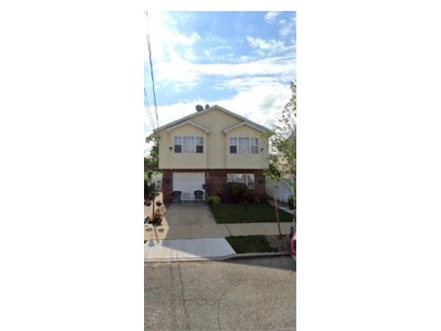  1 BR,  1.00 BTH &nbsp;Hi ranch style home in Queens Village