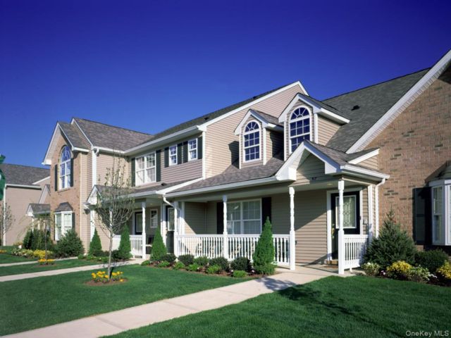  2 BR,  2.00 BTH &nbsp;Includes legal  style home in Port Jefferson Station