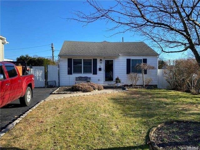 2 BR,  1.00 BTH &nbsp;Ranch style home in Babylon