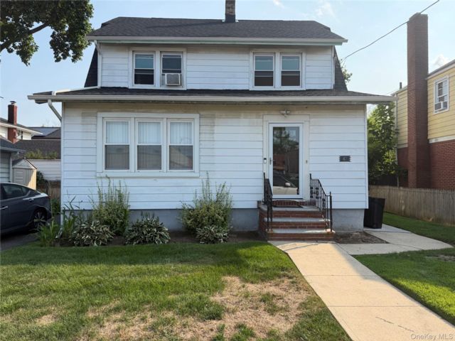  2 BR,  1.00 BTH &nbsp;Includes legal  style home in Valley Stream