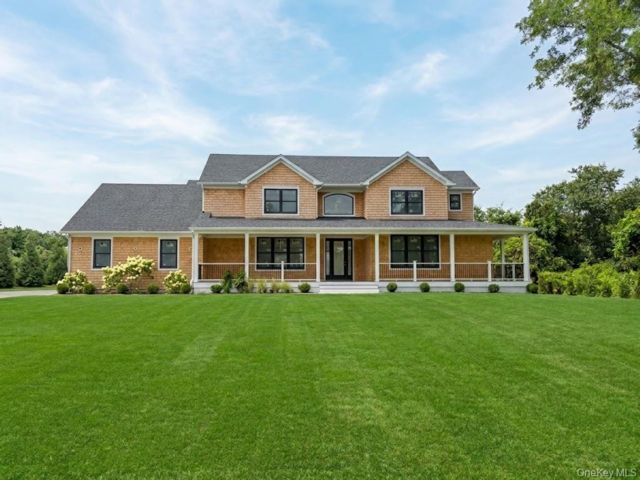  4 BR,  5.00 BTH &nbsp;Colonial style home in Southold