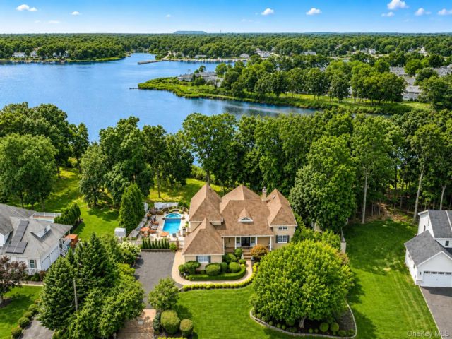 [Moriches Real Estate, listing number 7325349]