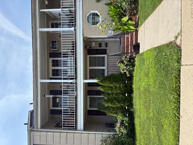  2 BR,  1.00 BTH &nbsp;Garden style home in Oakland Gardens