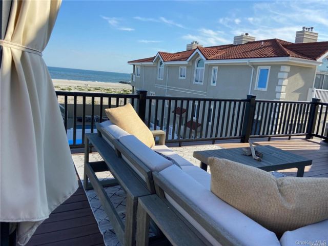  3 BR,  2.00 BTH &nbsp;Includes legal  style home in Long Beach