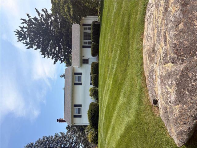  3 BR,  3.00 BTH &nbsp;Split level style home in New Windsor