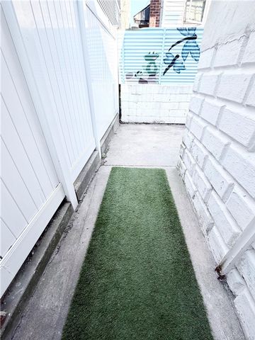  2 BR,  1.00 BTH &nbsp;Other style home in Long Beach