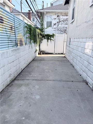 [PHOTO]