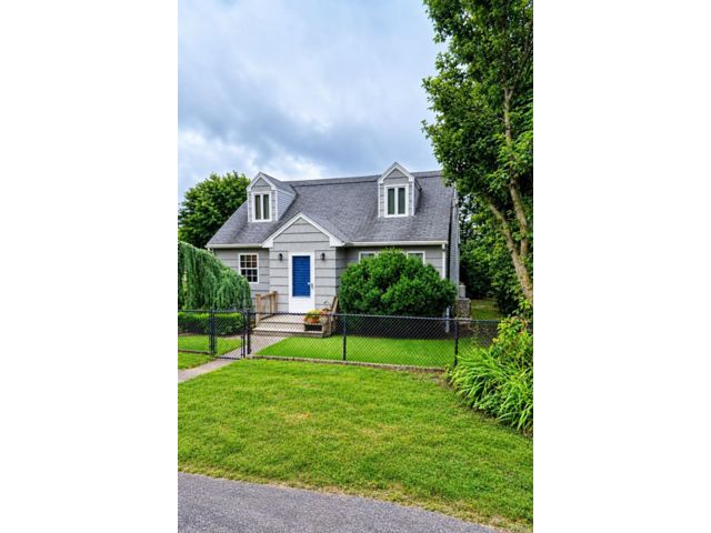  1 BR,  1.00 BTH &nbsp;Ranch style home in Farmingville