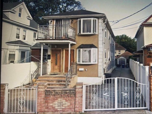  3 BR,  1.00 BTH &nbsp;Colonial style home in Jamaica