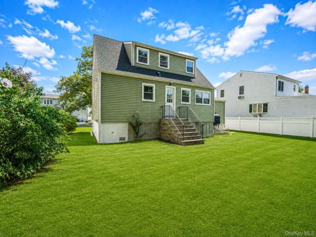  4 BR,  2.00 BTH &nbsp;Ranch style home in Freeport