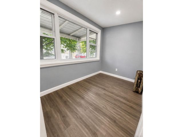  3 BR,  1.00 BTH &nbsp;Includes legal  style home in South Ozone Park
