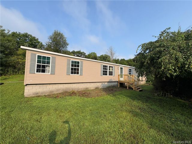  3 BR,  2.00 BTH &nbsp;Ranch style home in Pine Plains