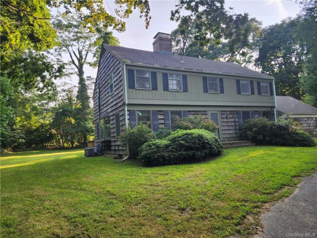  4 BR,  3.00 BTH &nbsp;Traditional style home in Saint James