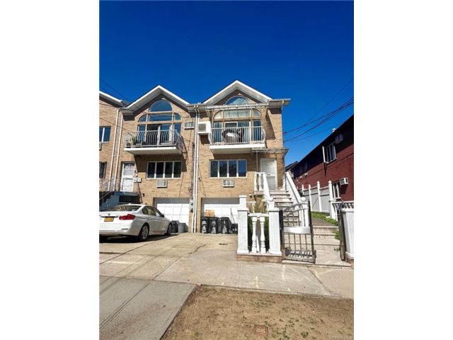  2 BR,  1.00 BTH &nbsp;Colonial style home in Flushing
