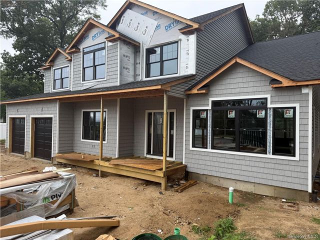  5 BR,  3.00 BTH &nbsp;Colonial style home in Lake Grove