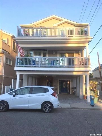  2 BR,  1.00 BTH &nbsp;Contemporary style home in Long Beach