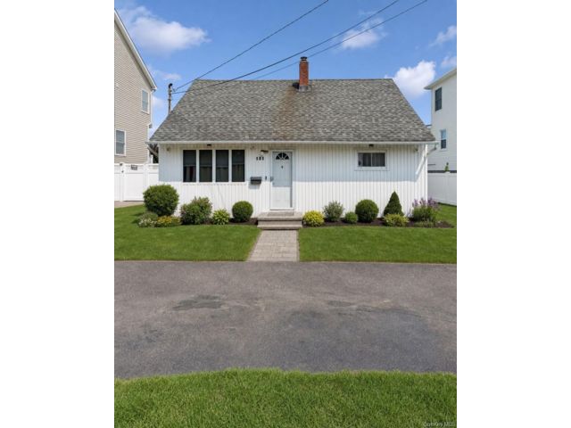  4 BR,  2.00 BTH &nbsp;Cape cod style home in Bellmore