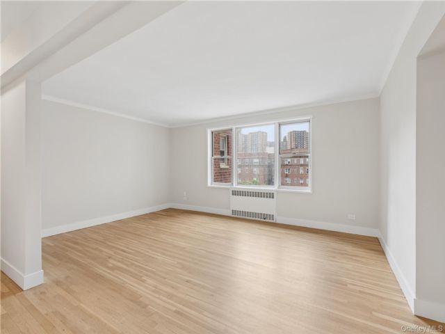  2 BR,  2.00 BTH &nbsp;Mid rise style home in Forest Hills