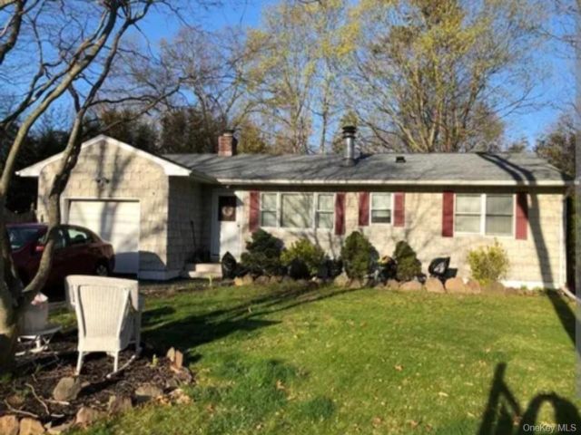  3 BR,  2.00 BTH &nbsp;Ranch style home in Miller Place